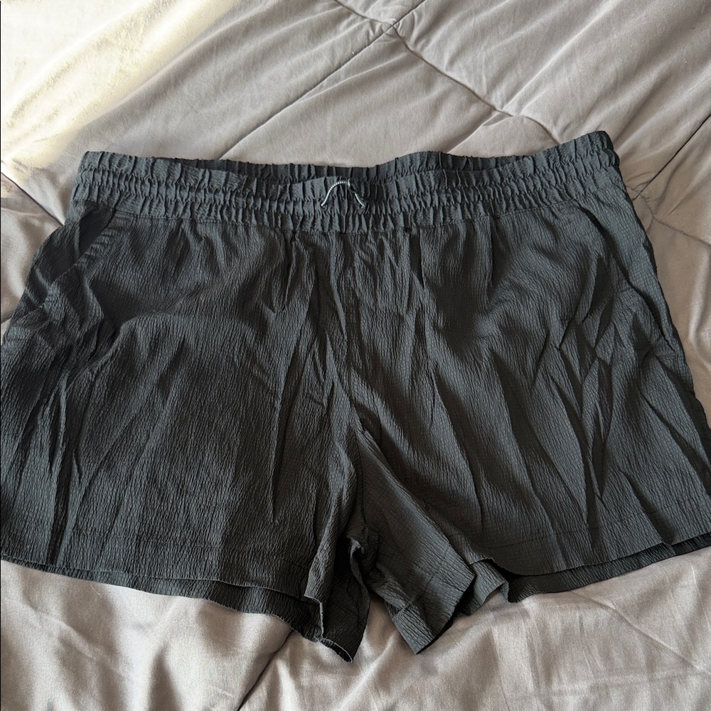 Columbia Women's black Athletic Shorts